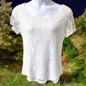 LEO & NICOLE White  Top With Short lace Sleeves  And A  Lace Overlay Size M